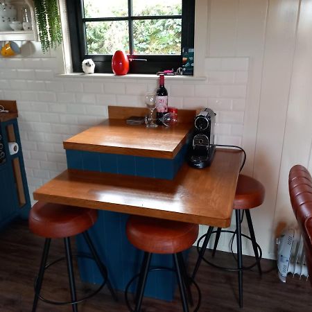 Delightful Shepherds Hut Westport Extérieur photo