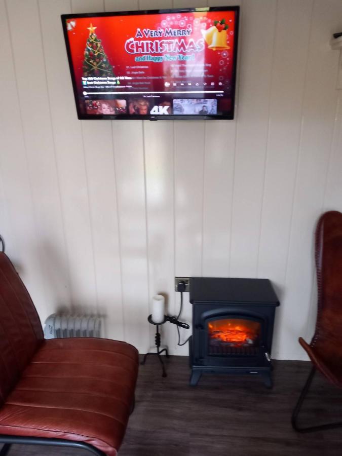 Delightful Shepherds Hut Westport Extérieur photo